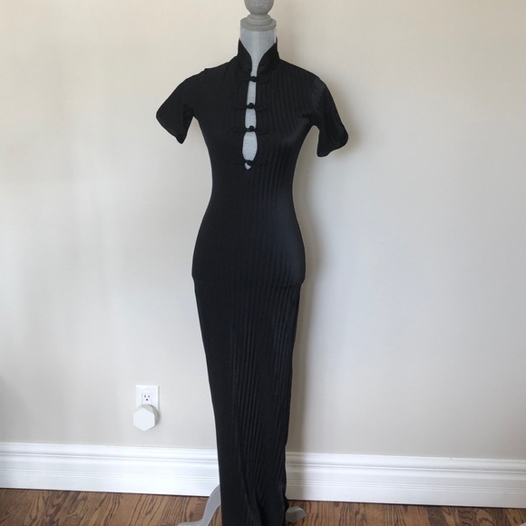 Asian-inspired fitted black cocktail dress. - Picture 5 of 9